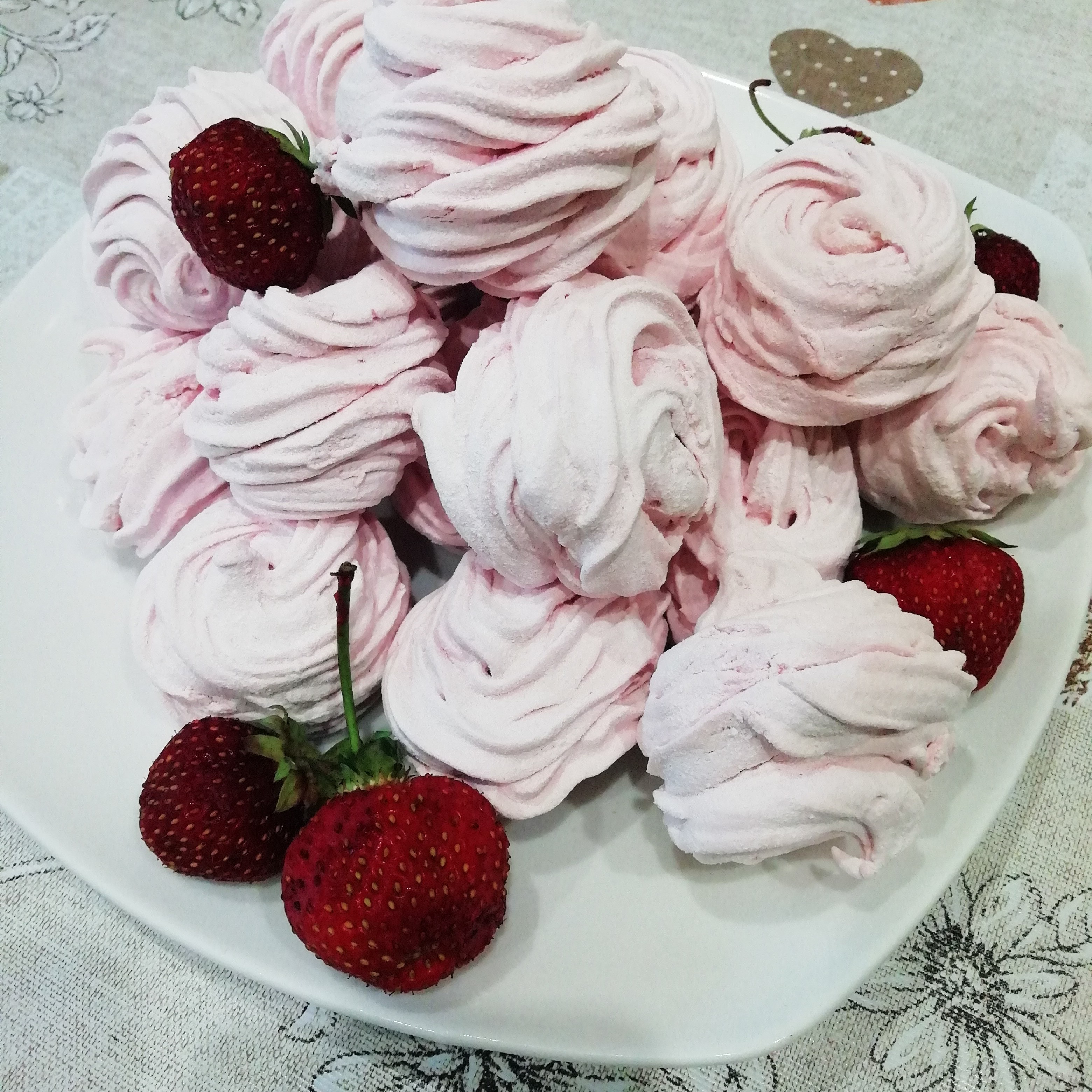 Клубничный зефир🍥🍓