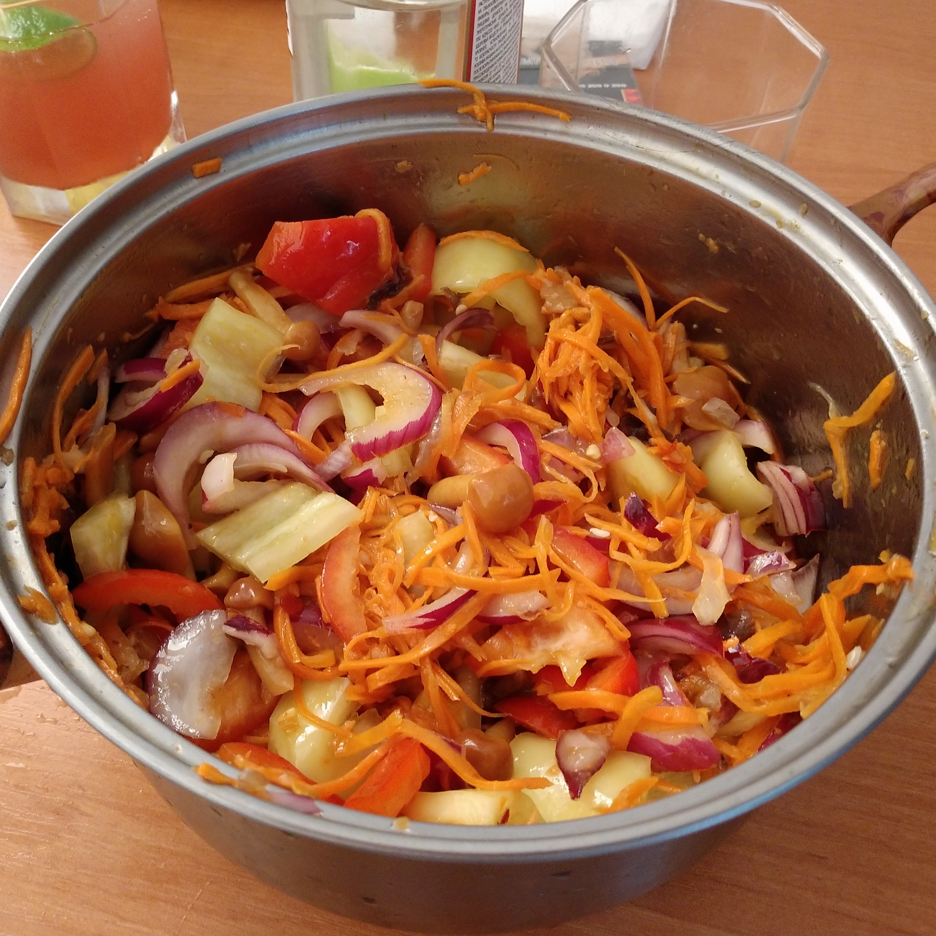 Салат с болгарским перцем, морковью по-корейски и грибами