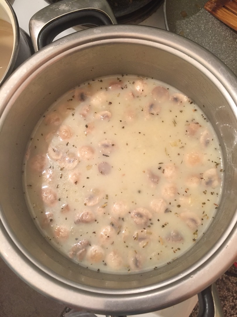 Суп-пюре из шампиньонов с печёным чесноком