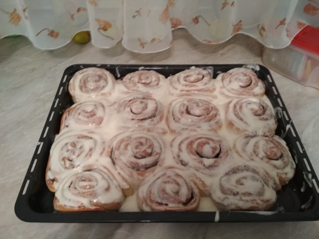 Самые вкусные булочки с корицей Cinnabon в сливочной глазури