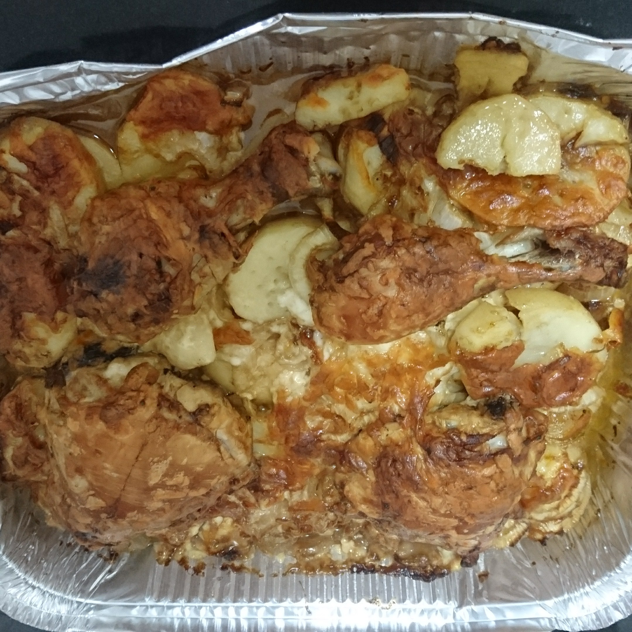 Курица с картофелем в духовке и салат