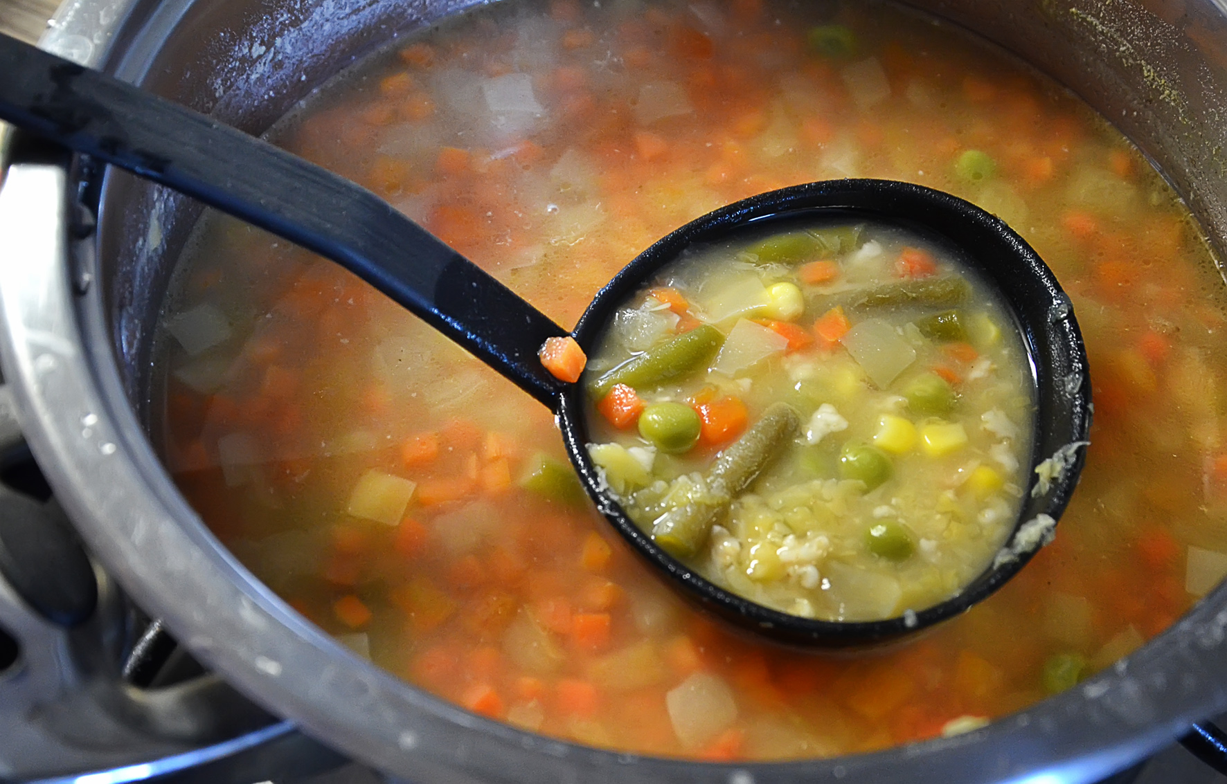 Суп с кукурузой, кабачком и грибами