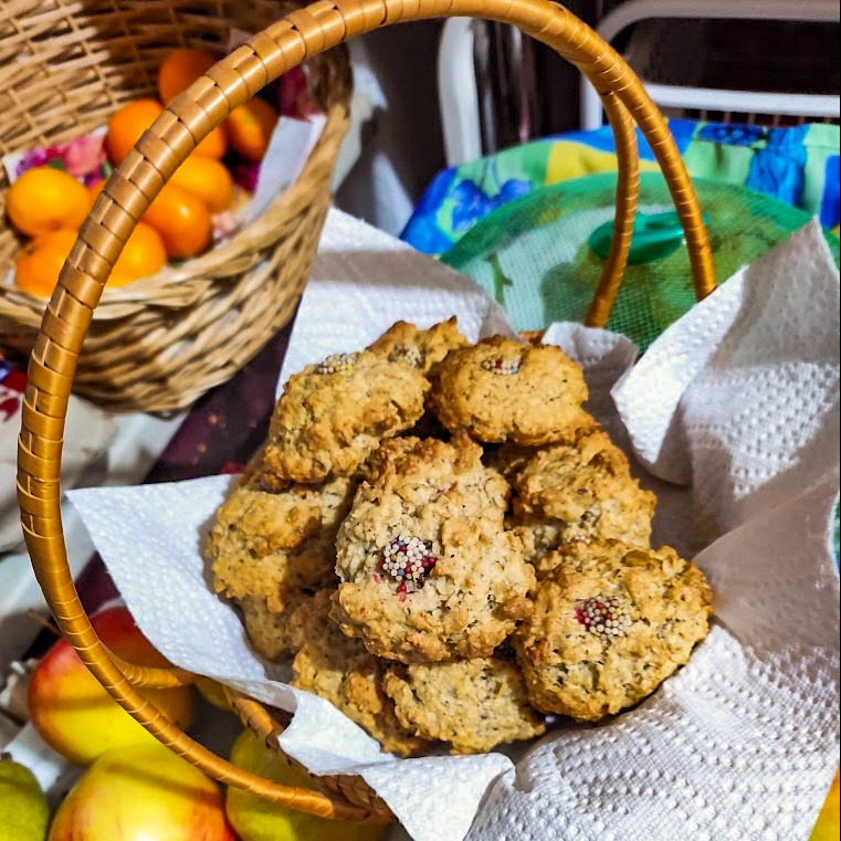 Постное овсяное печенье с вишней и миндалём