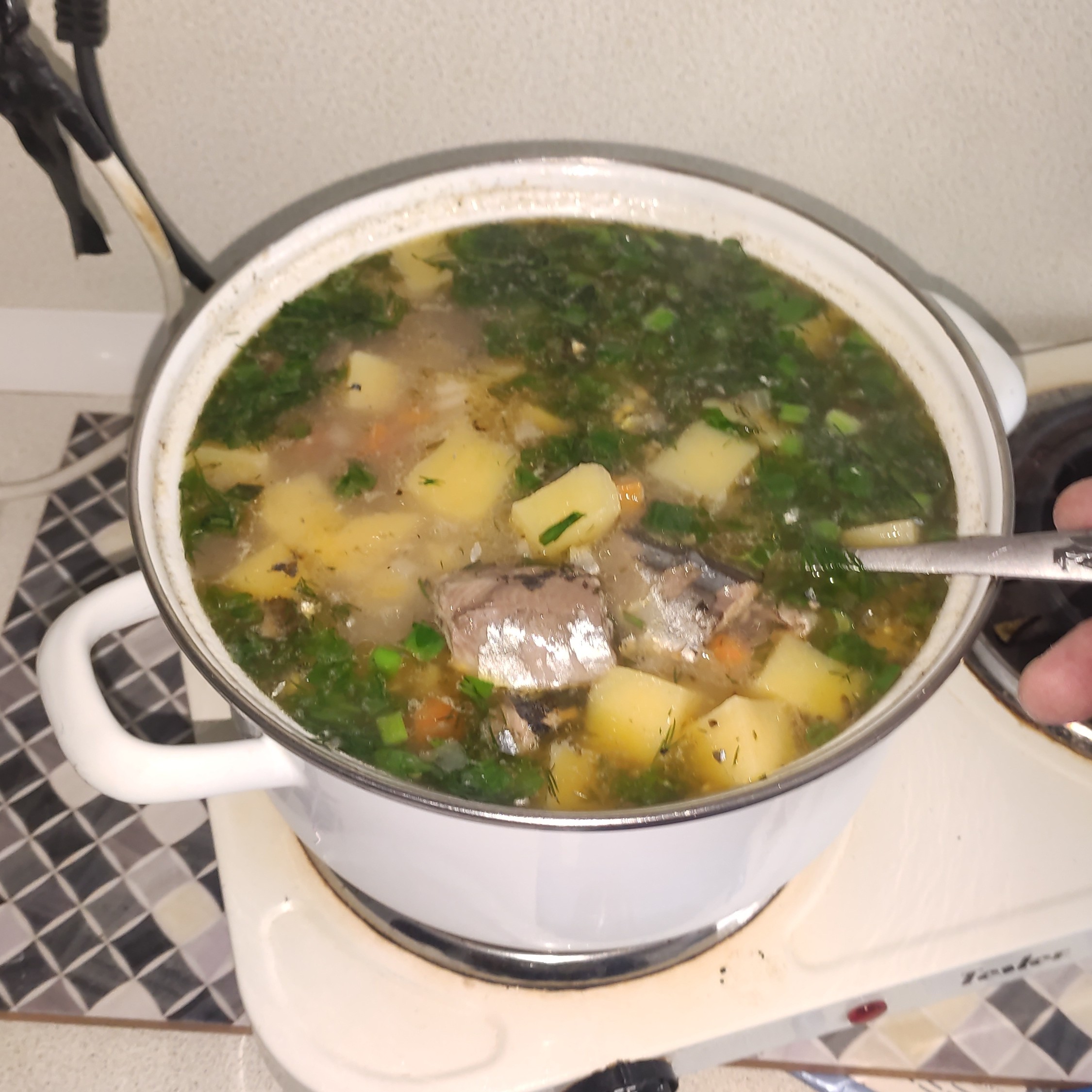 Суп из консервированной сайры с овощами и рисом