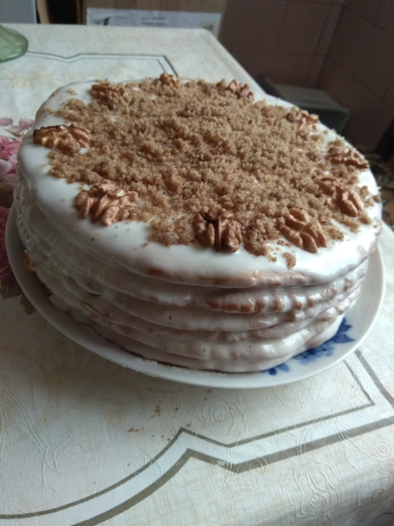 Медовый торт со сметано-ореховым кремом