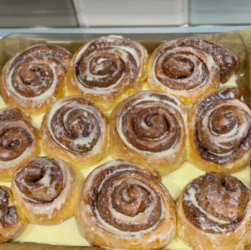 Самые вкусные булочки с корицей Cinnabon в сливочной глазури