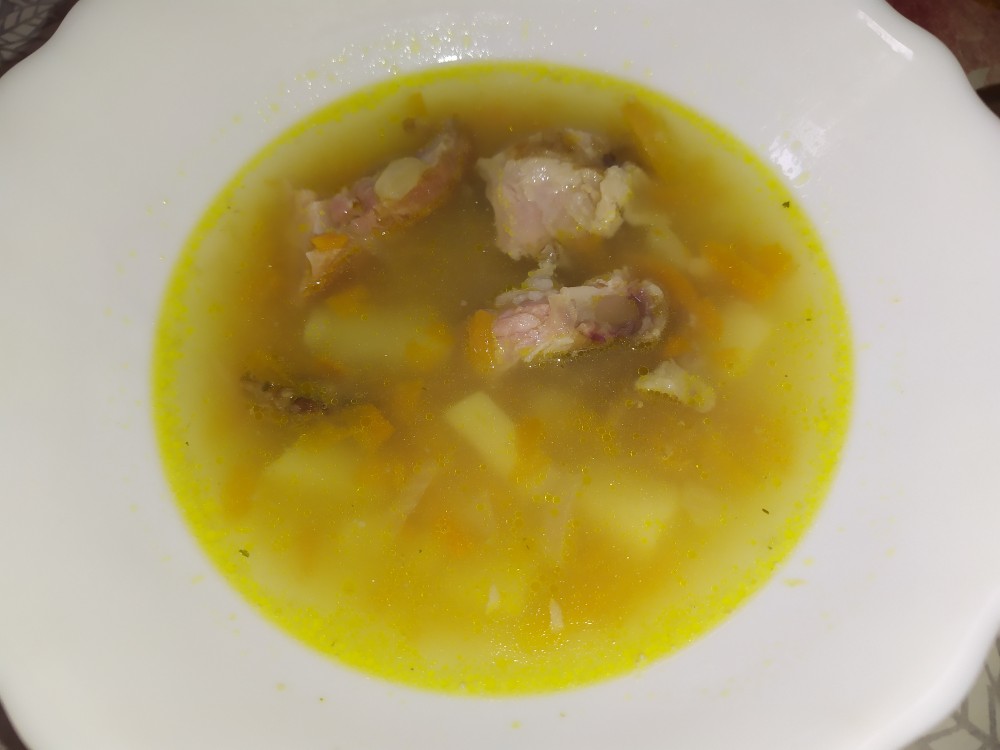 Гороховый суп с копчеными рёбрышками