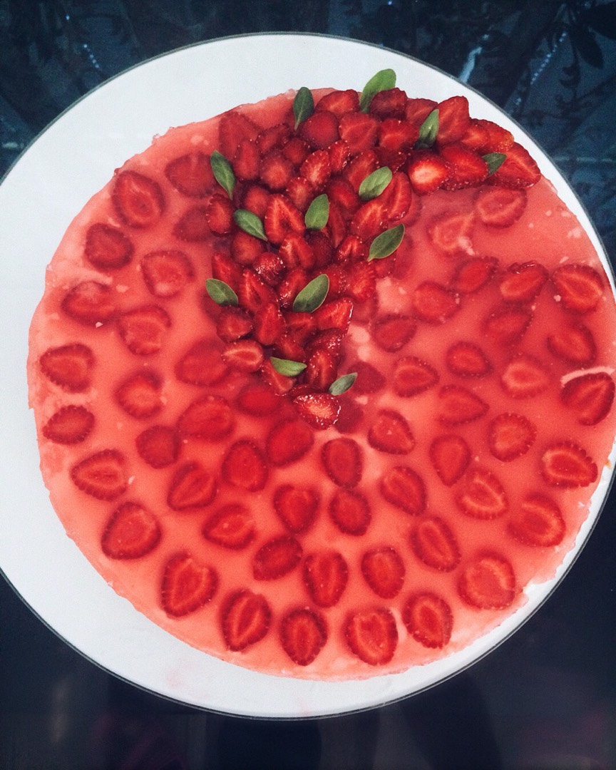 Клубничный🍓 чизкейк без выпечки #кулинарныймарафон