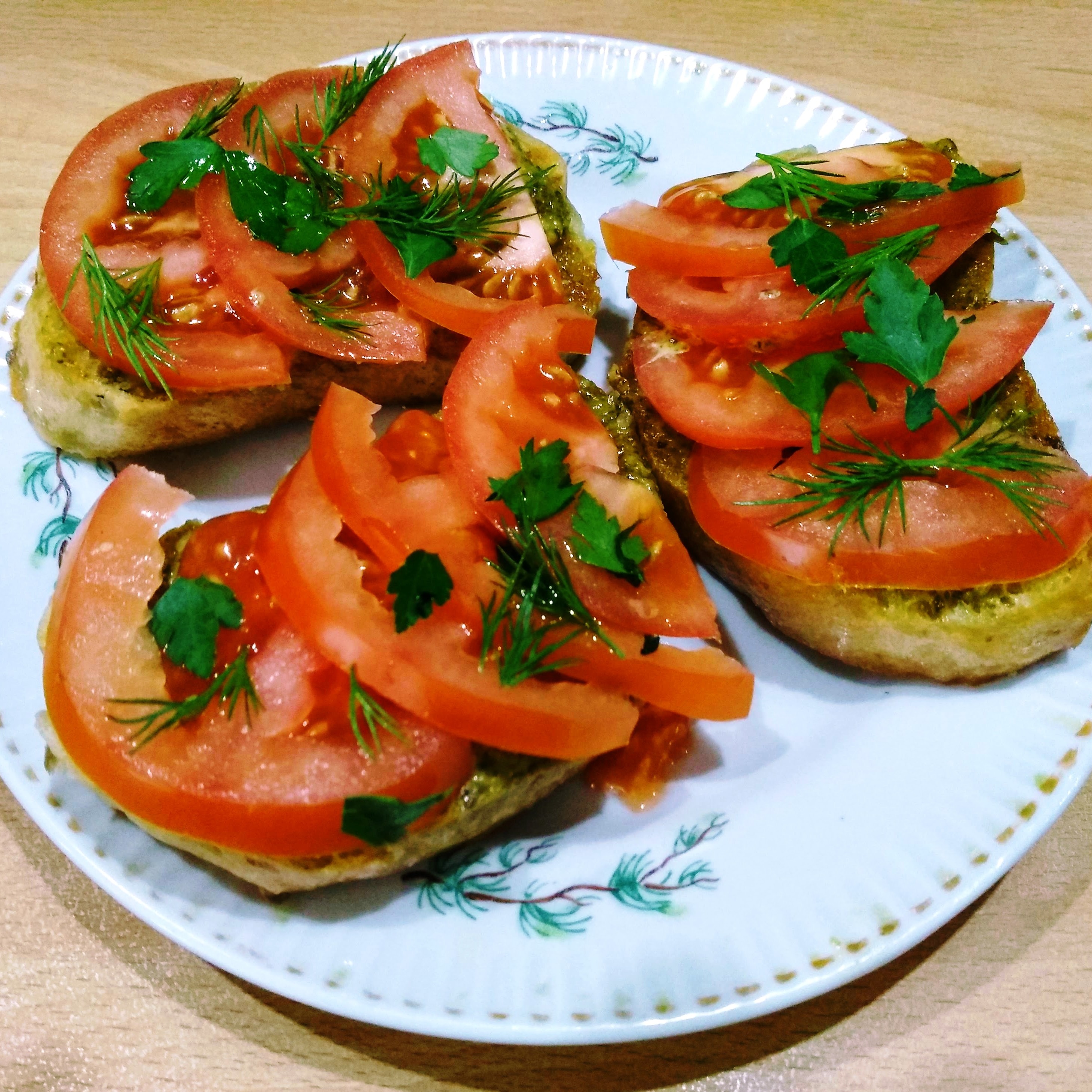 Брускетта с помидорами 🍅