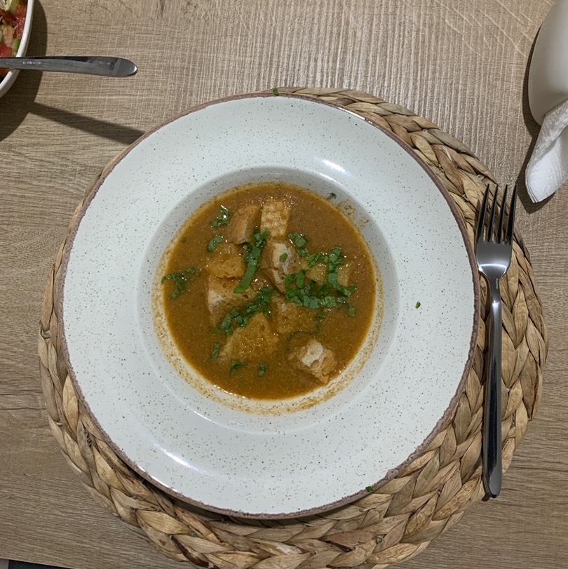 Томатный суп с лапшой и шампиньонами