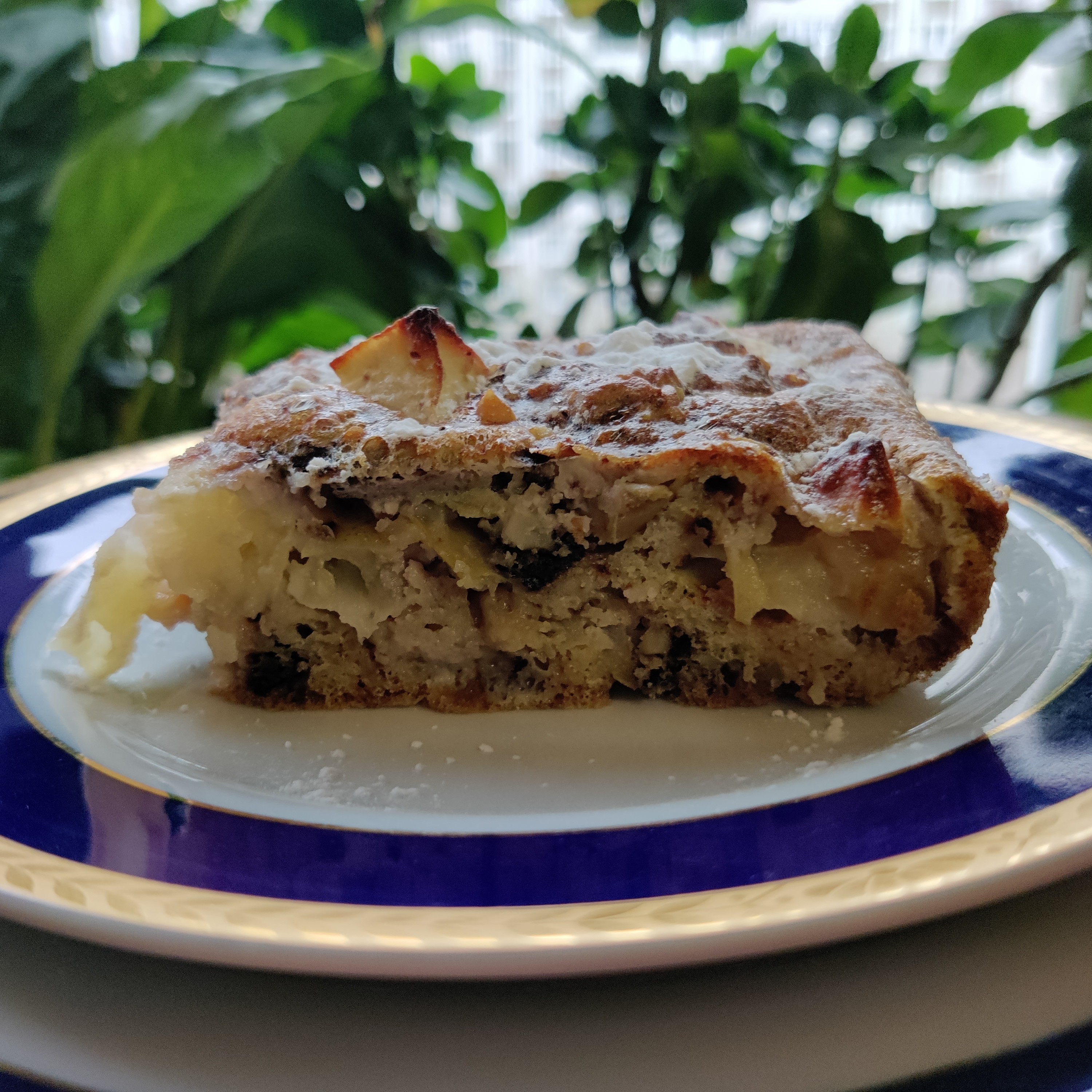 Шарлотка с грецкими орехами 🥧