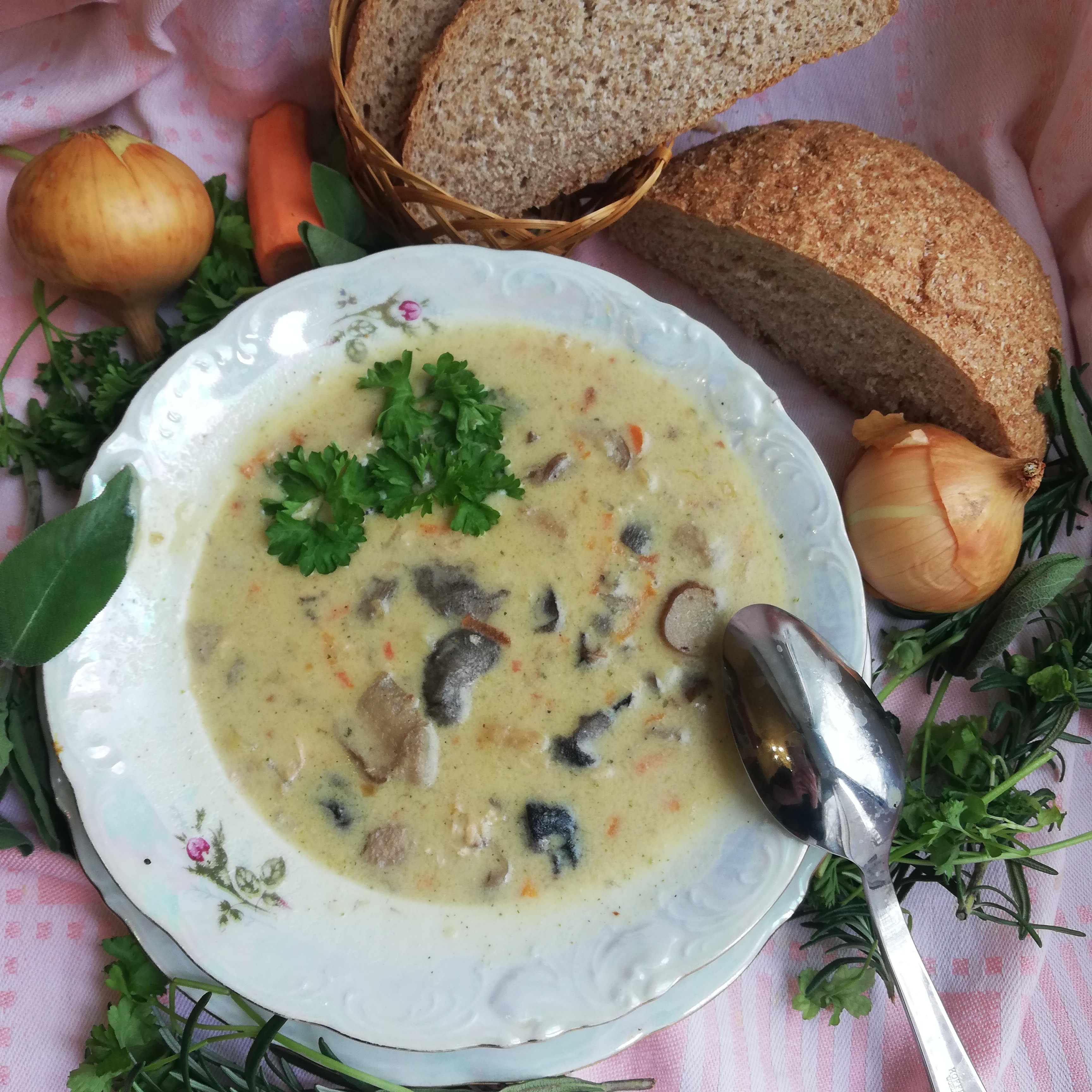 Грибной сливочный суп 🥣🍞