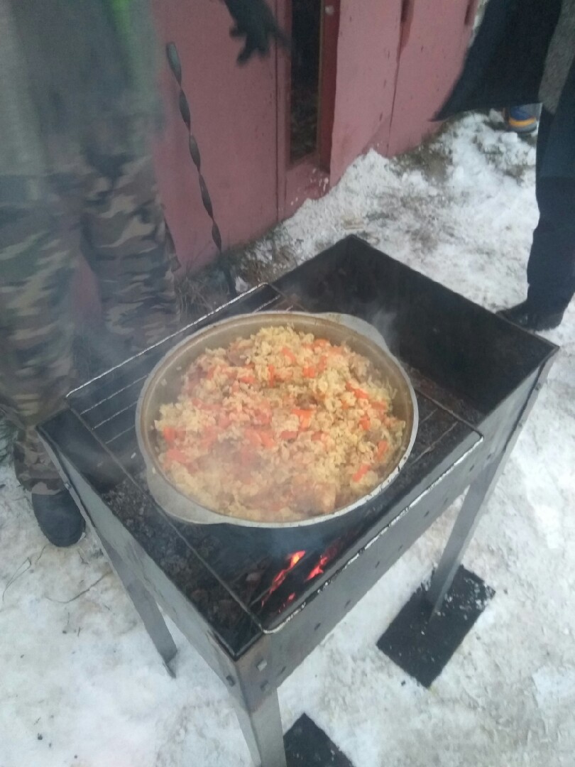 Плов в чугунке на костре