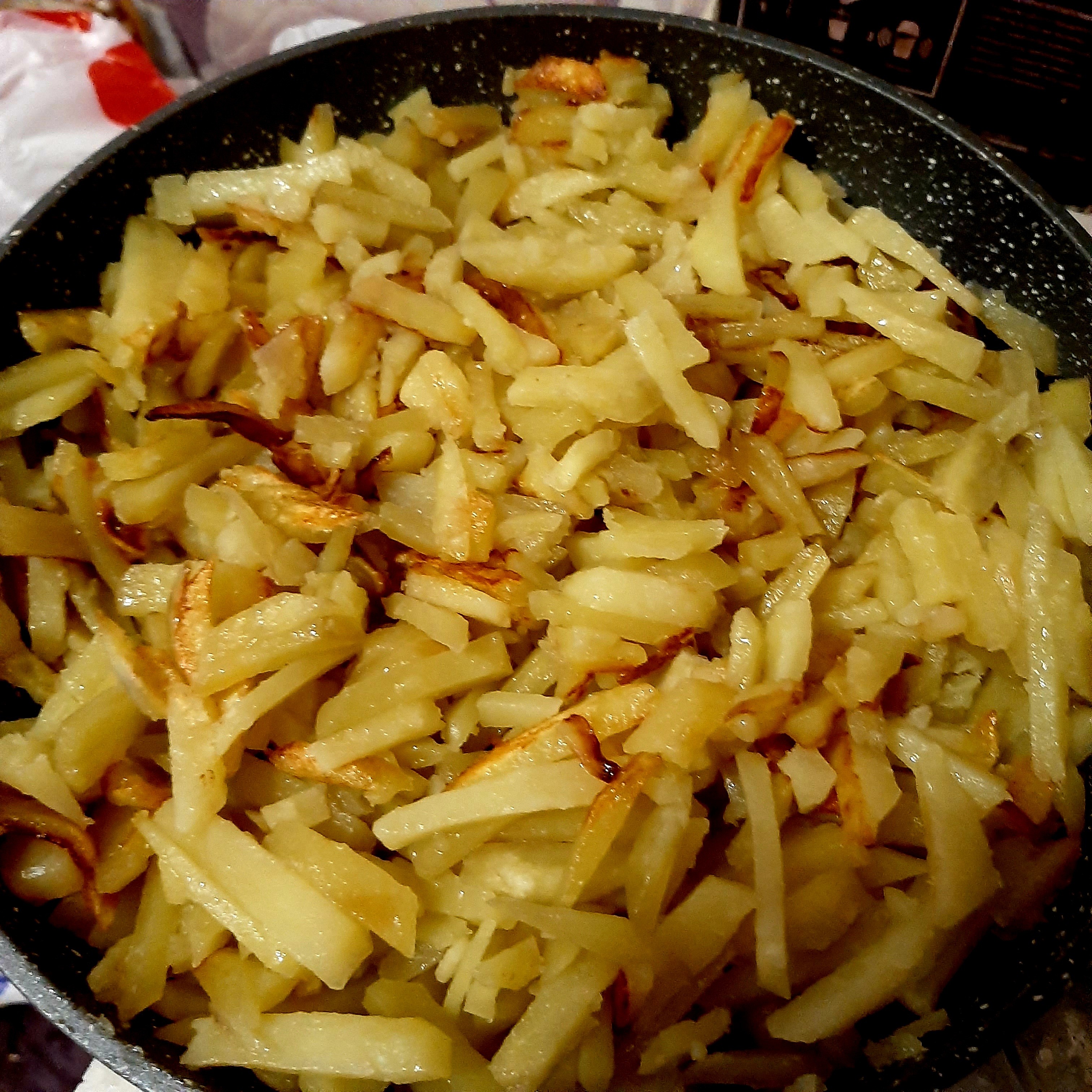 Жареная картошечка с чесночком и укропом
