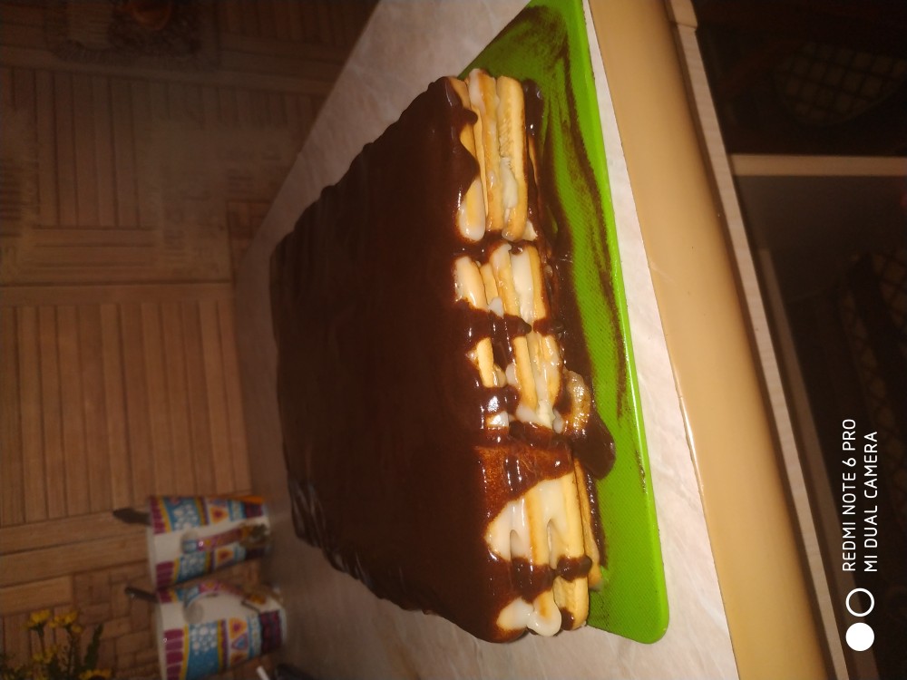 Тортик без выпечки шоколадно-банановый