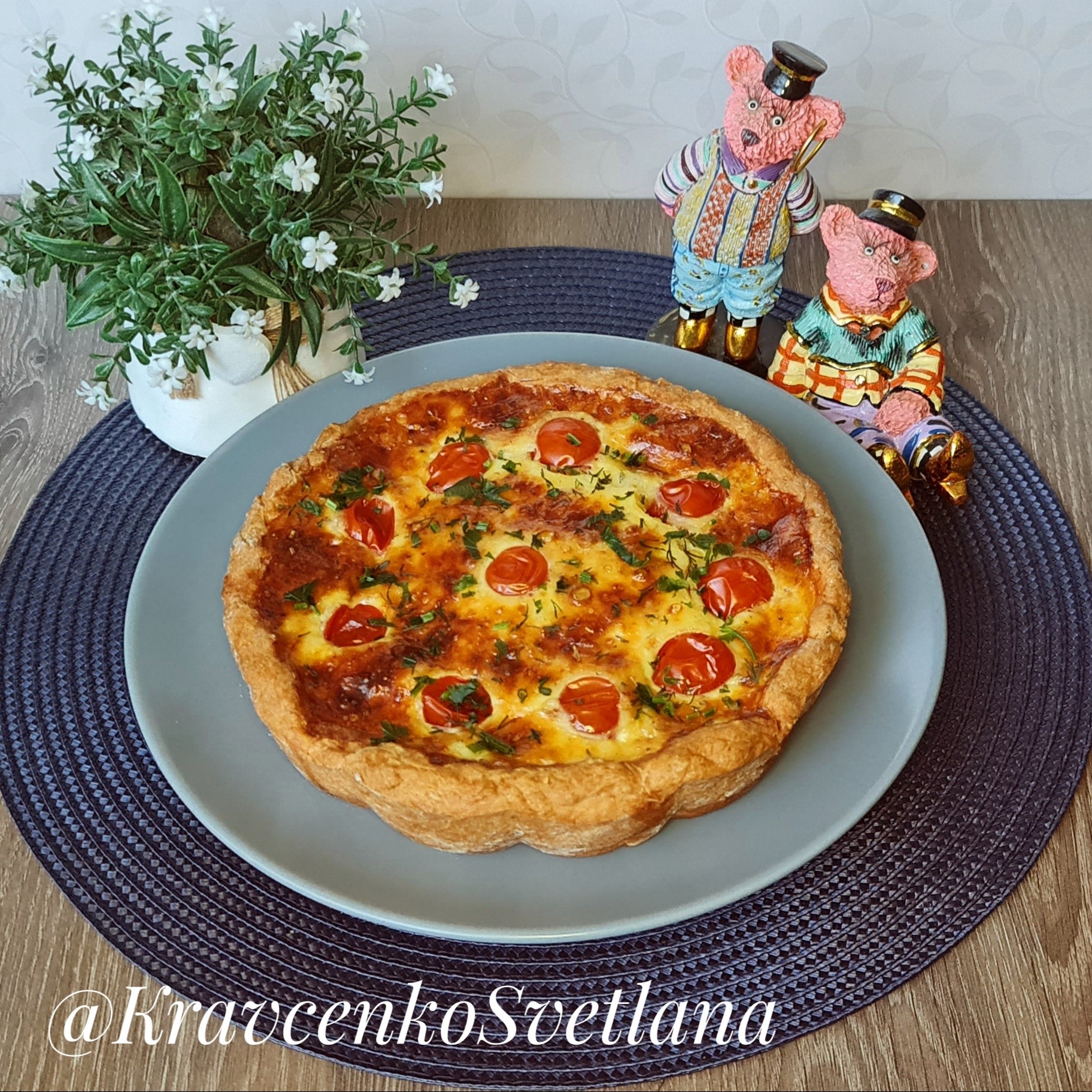 Верона - сырный пирог с томатами и маслинами