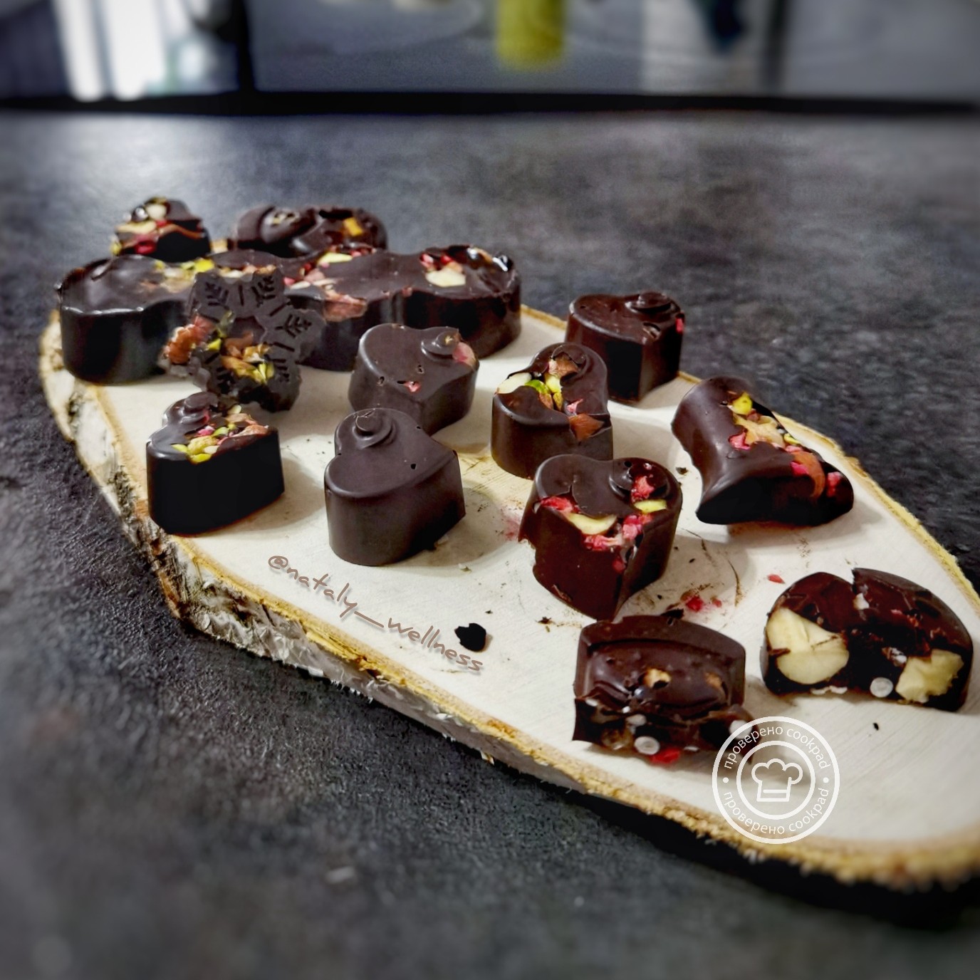 Raw Шоколадные конфеты с кунжутной начинкой «Для влюблённых»