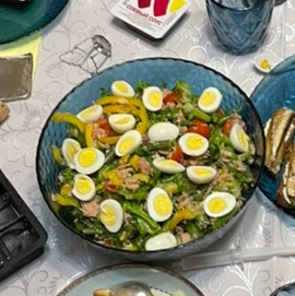 Салат с тунцом, зелёной фасолью и перепелиными яйцами