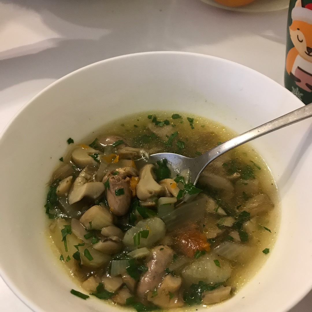 Суп с куриными сердечками и грибами