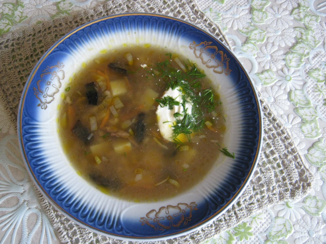 Постный суп с сушеными грибами и перловкой