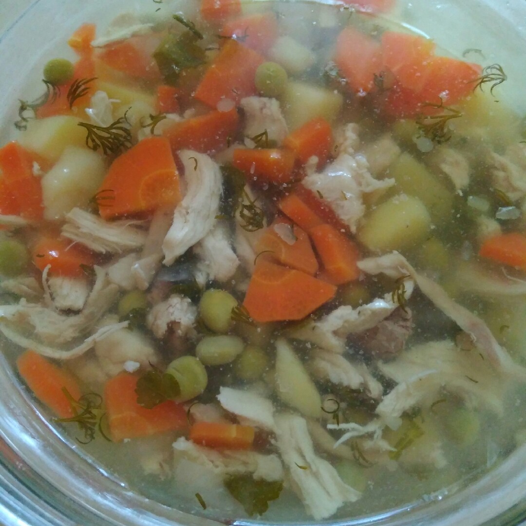 Куриный суп с вермишелью и зеленым горошком