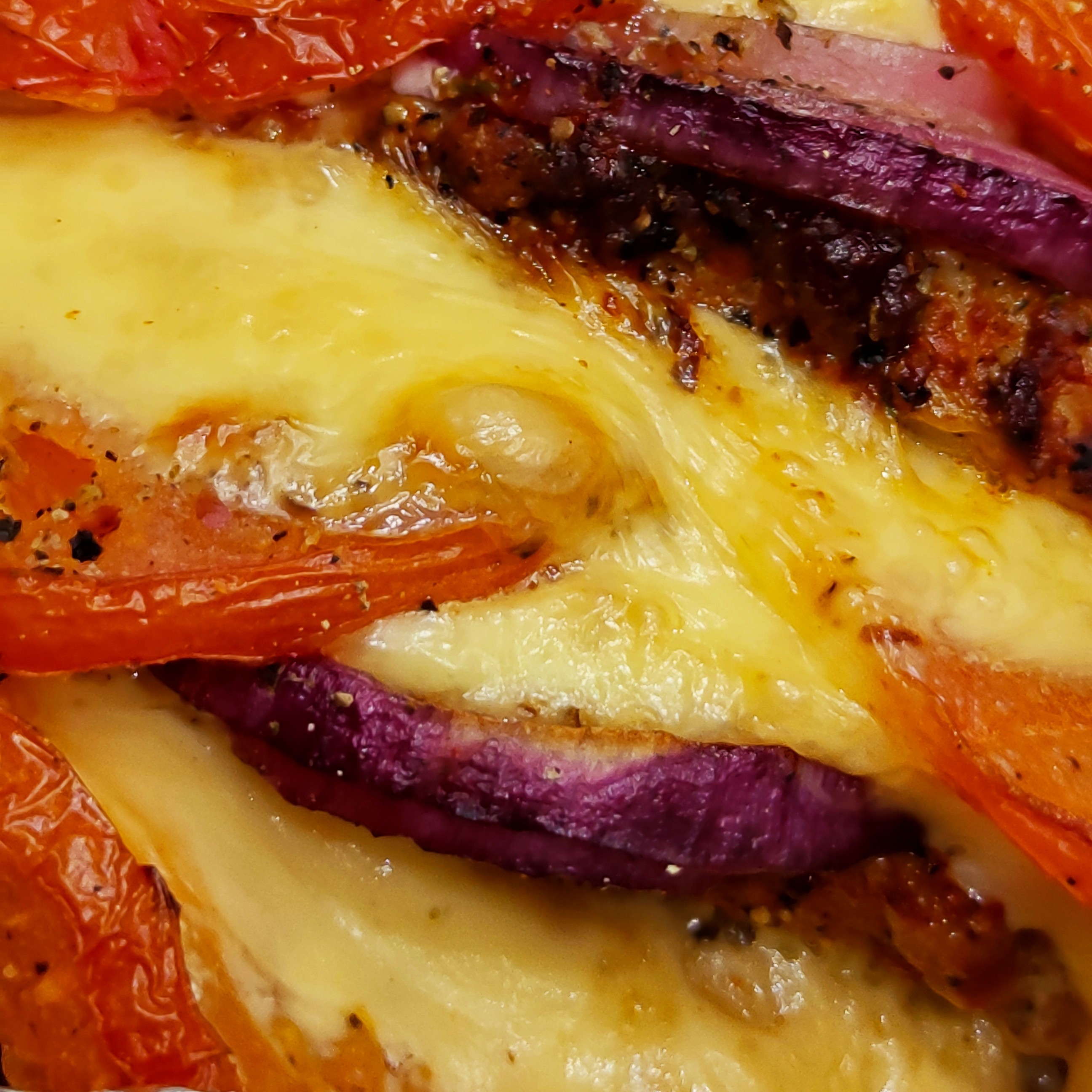 Мясо "Гармошка" с помидорами и сыром в духовке
