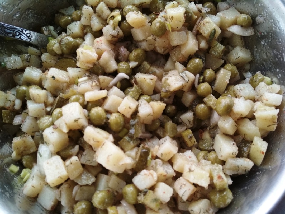 Салат постный с картошкой и огурцами