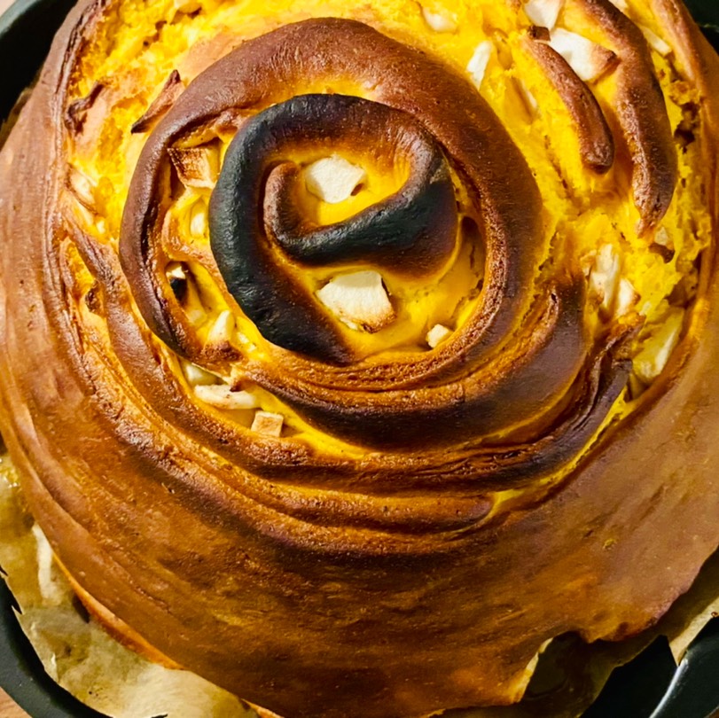 Тыквенный пирог с медом и яблоками