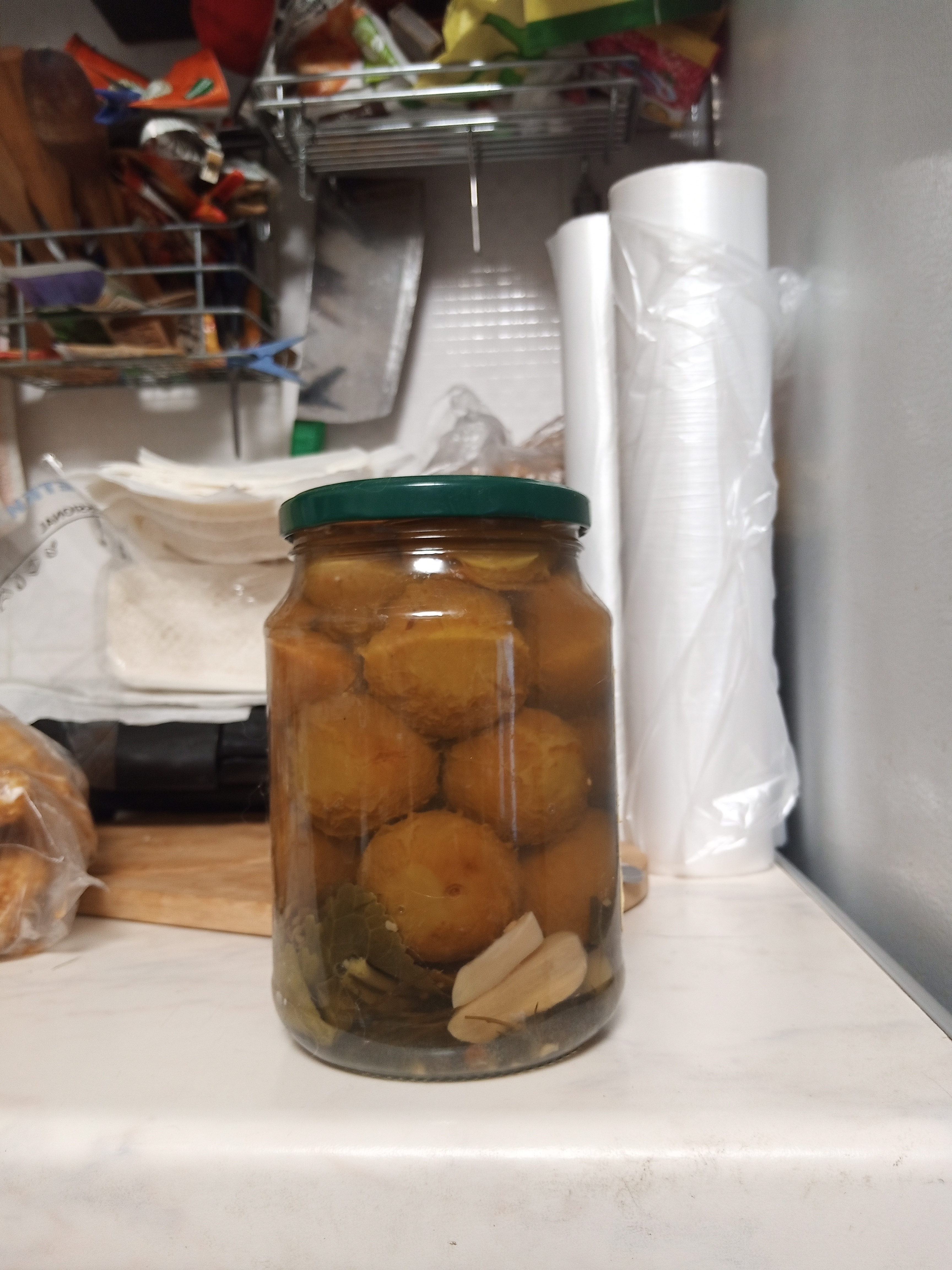 Маринованные сливы с мятой, чесноком и специями