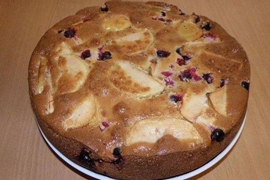 Шарлотка с яблоками