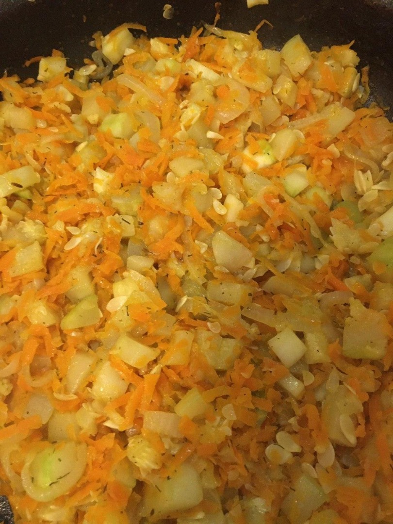 Кабачки тушеные с морковью и луком