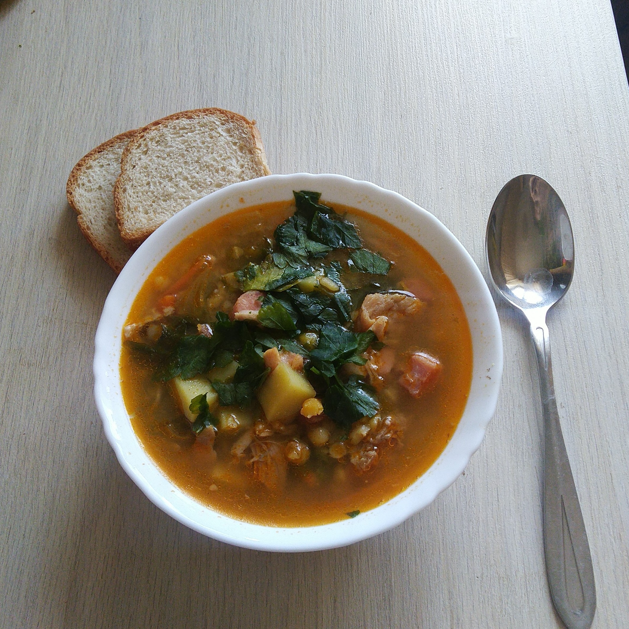 Гороховый суп с беконом и чечевицей