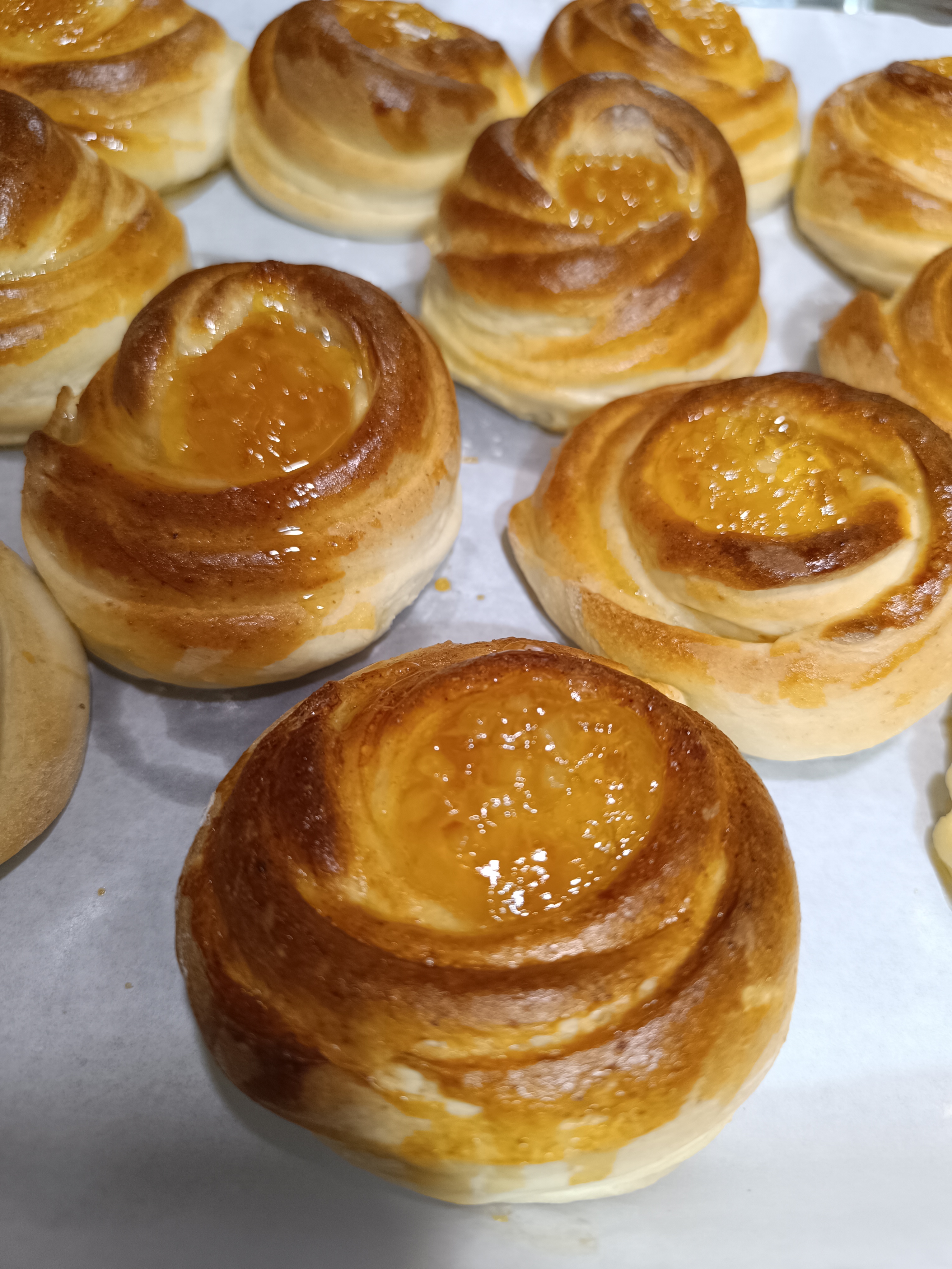 Воздушные булочки из творожного теста с джемом