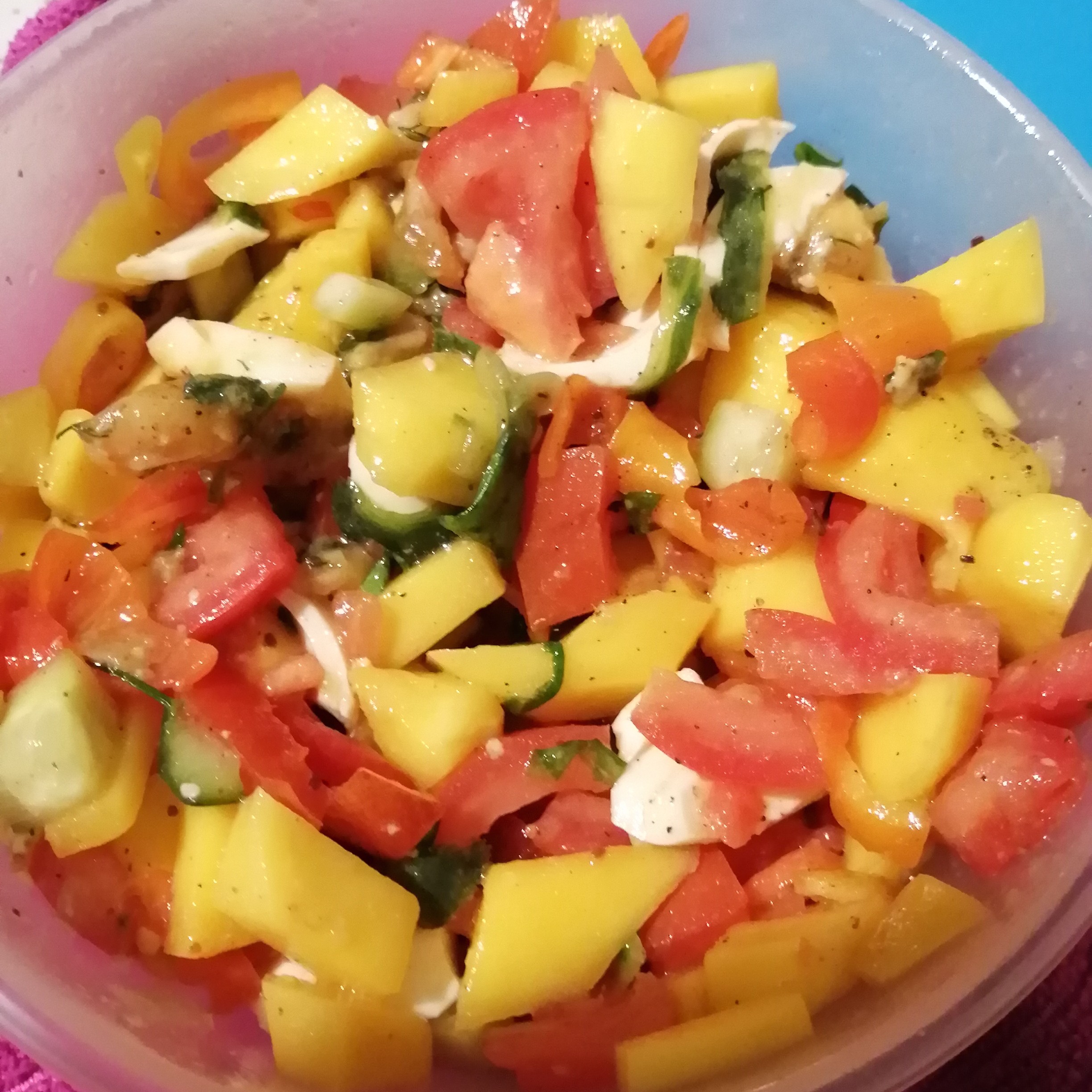 Салат с манго и креветками