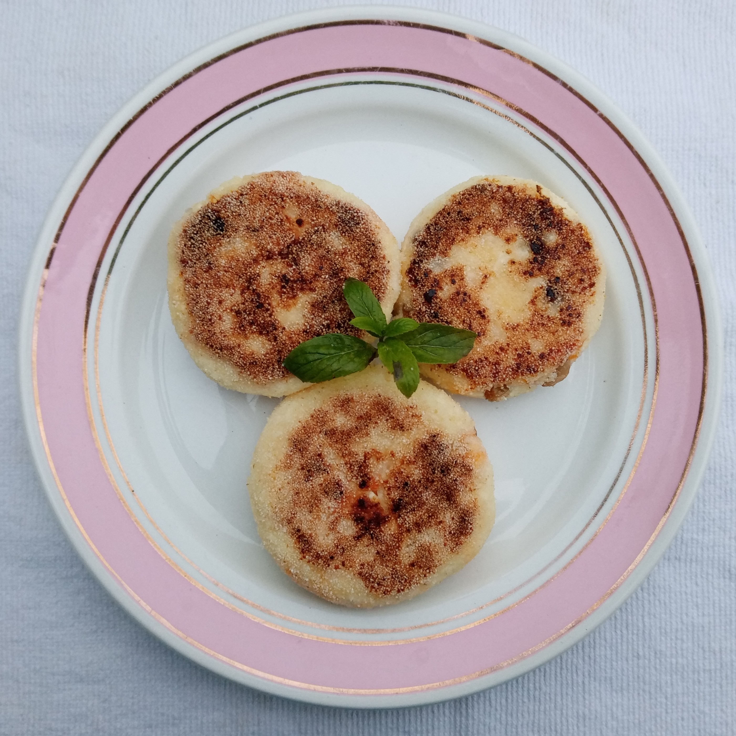 Сырники с курагой и изюмом