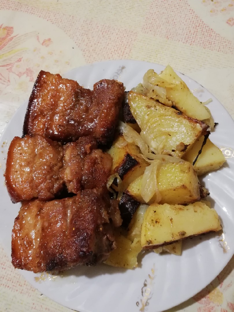 Ароматная картошка со свиными ребрами,запеченная в рукаве # кулинарныймарафон