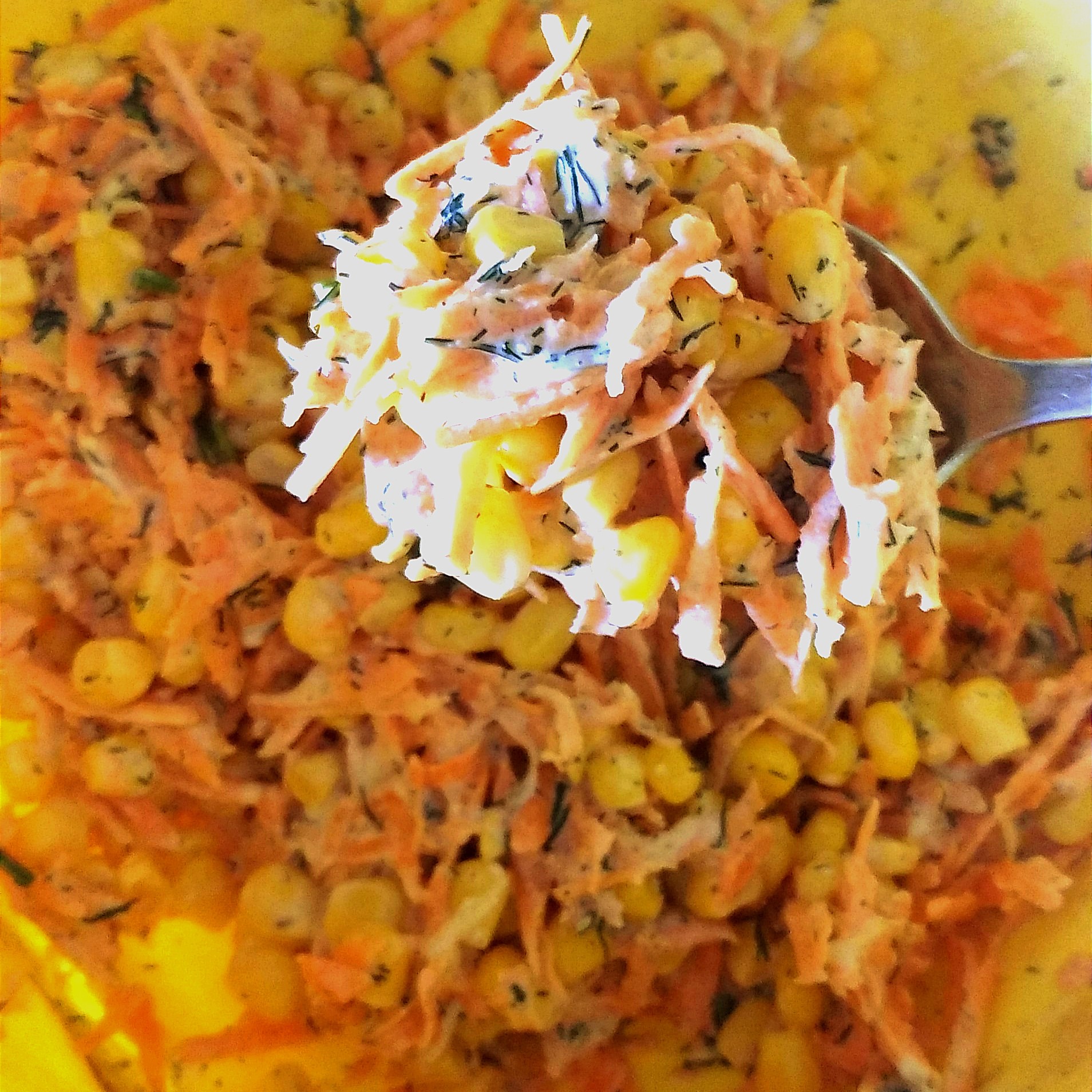 Морковный салат с кукурузой