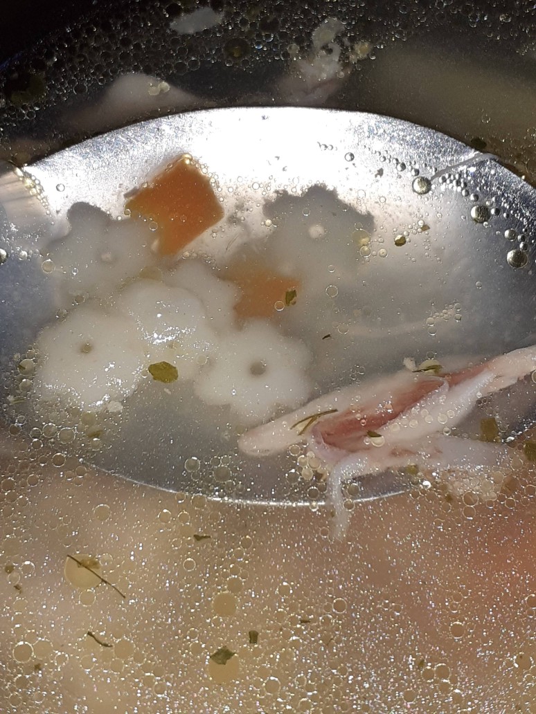 Овощной суп с курицей
