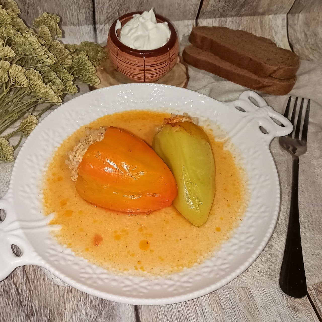 Перец фаршированный с фаршем и рисом