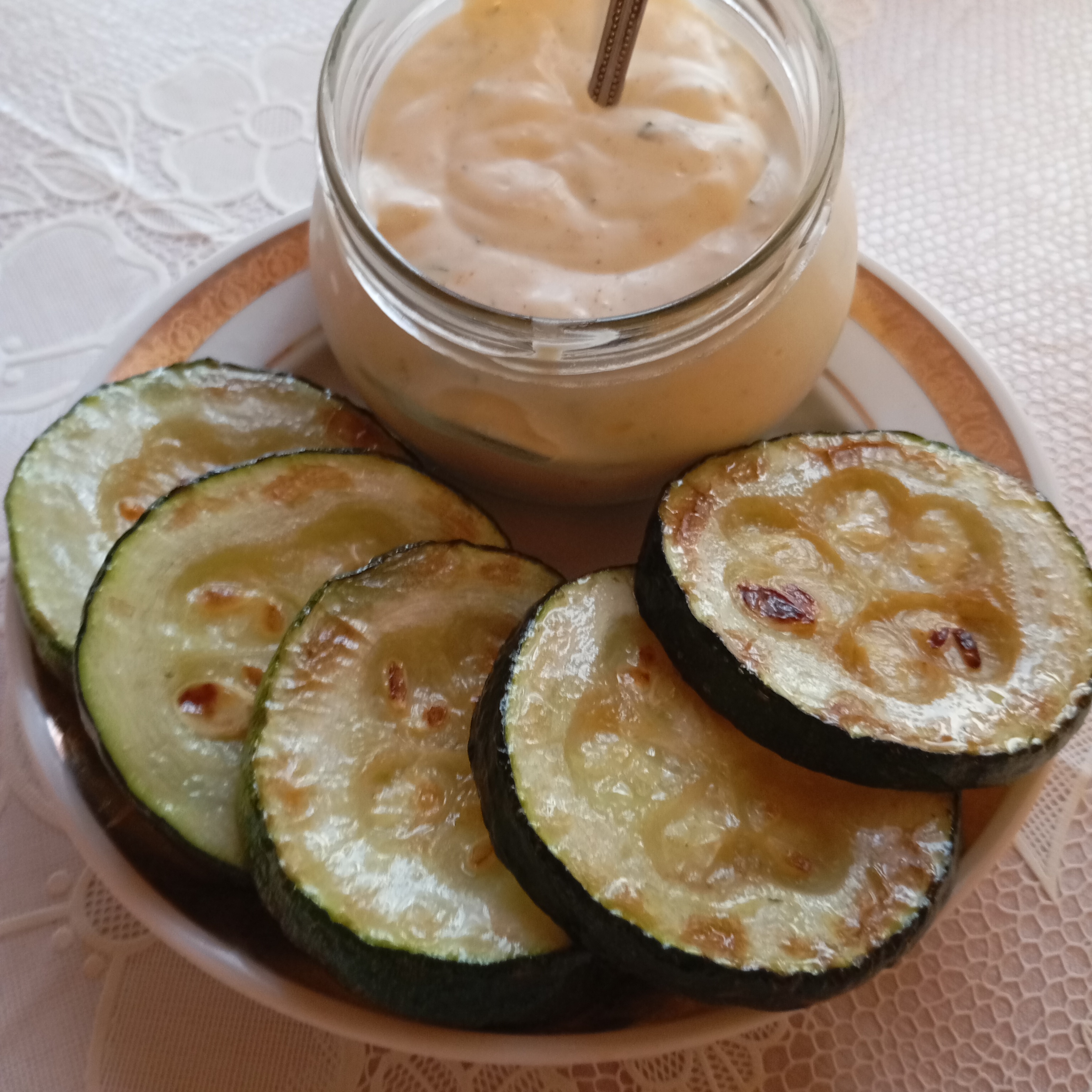 Кабачки жареные с чесноком
