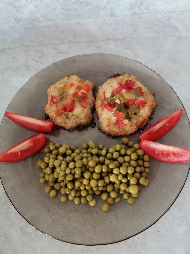 Гнёзда из куриного фарша в духовке. Это вкусное, яркое и сытное блюдо