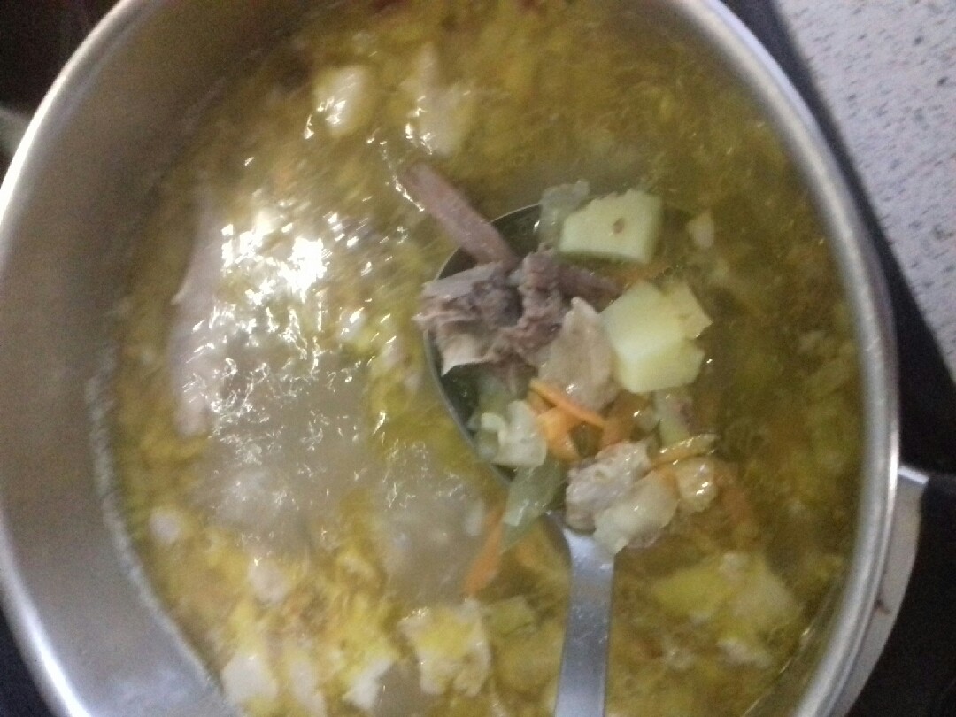 Суп с мясом, рисом и маринованными огурчиками