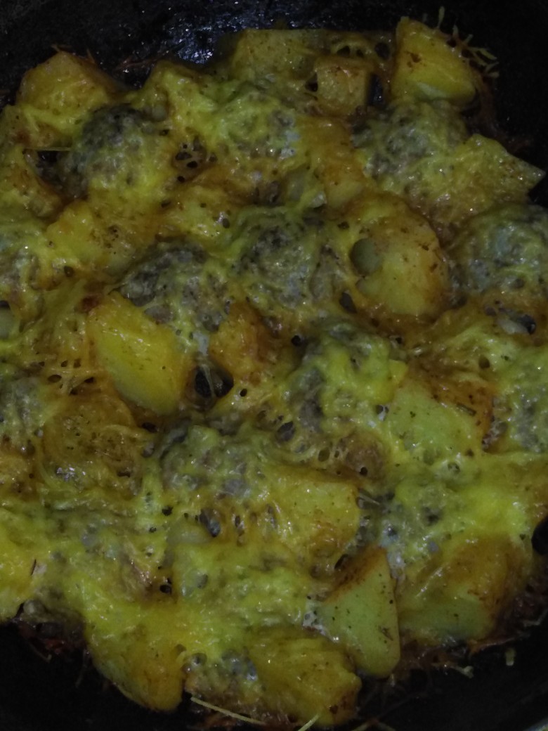 Мясные ёжики с картошкой под сыром
