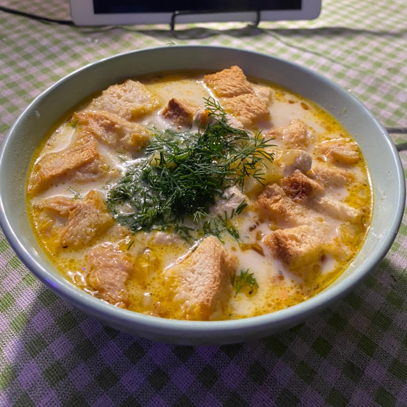Нежный сырный суп с сочной курочкой