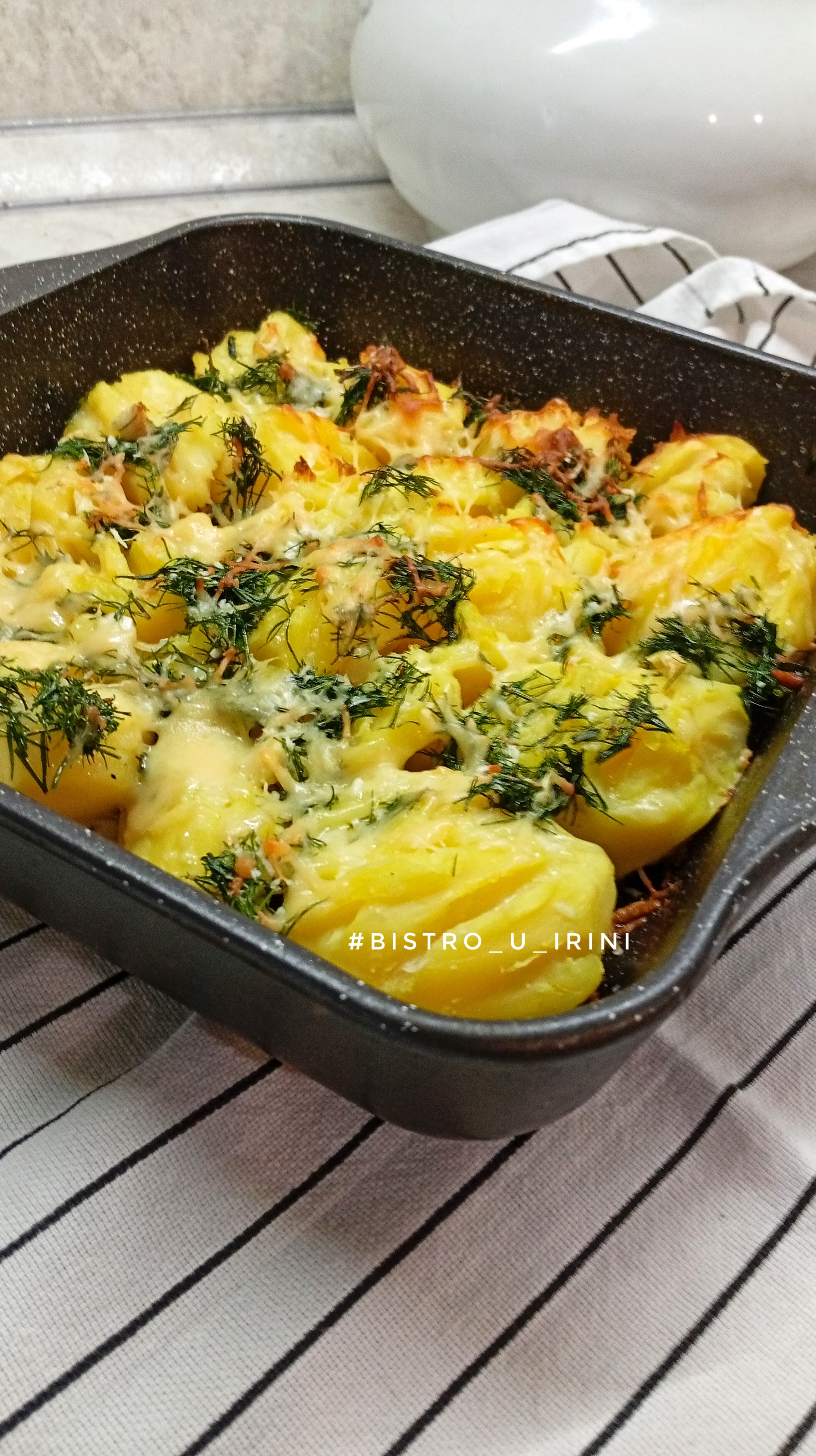 Картофель под сыром в духовке