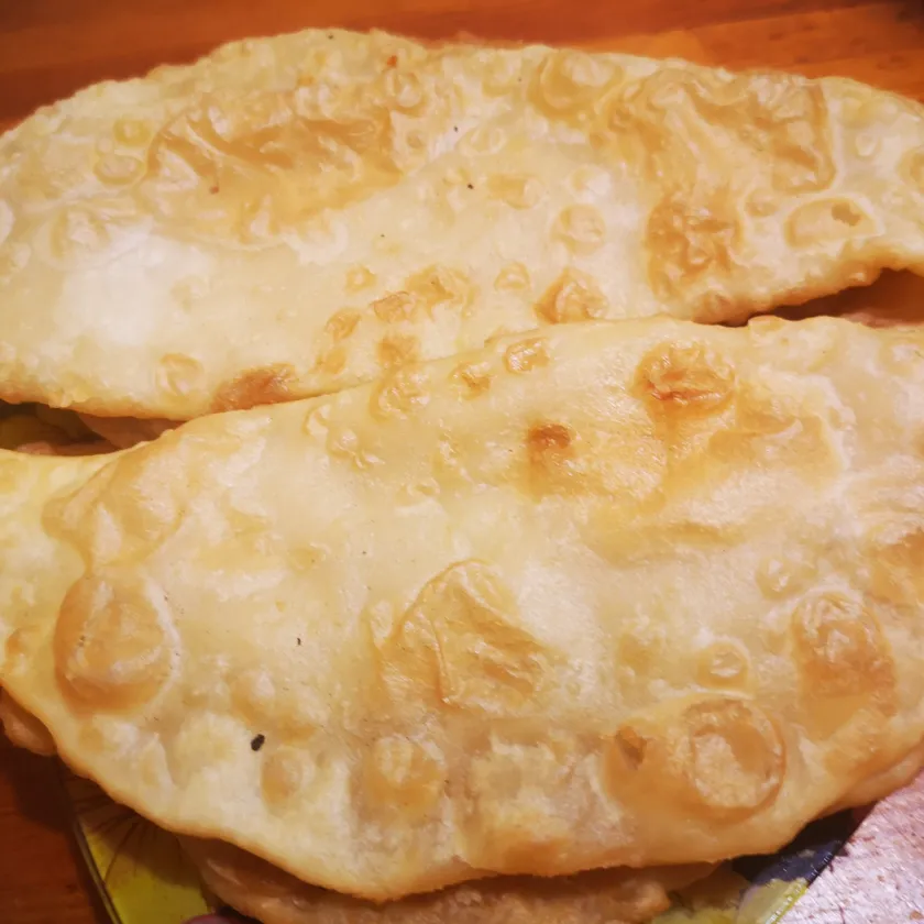 Тесто для чебуреков на минералке вкусное хрустящее