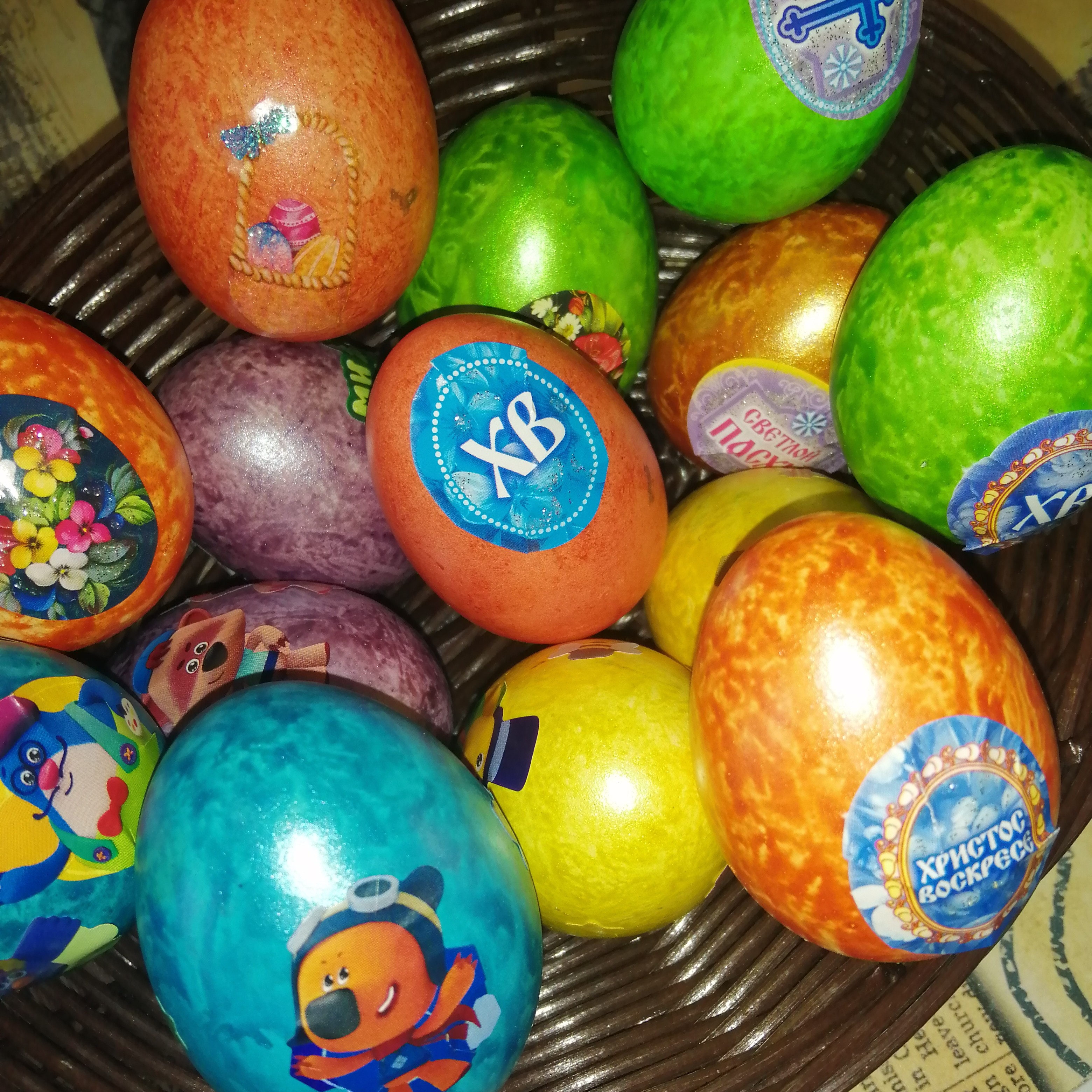 Красим яйца на Пасху