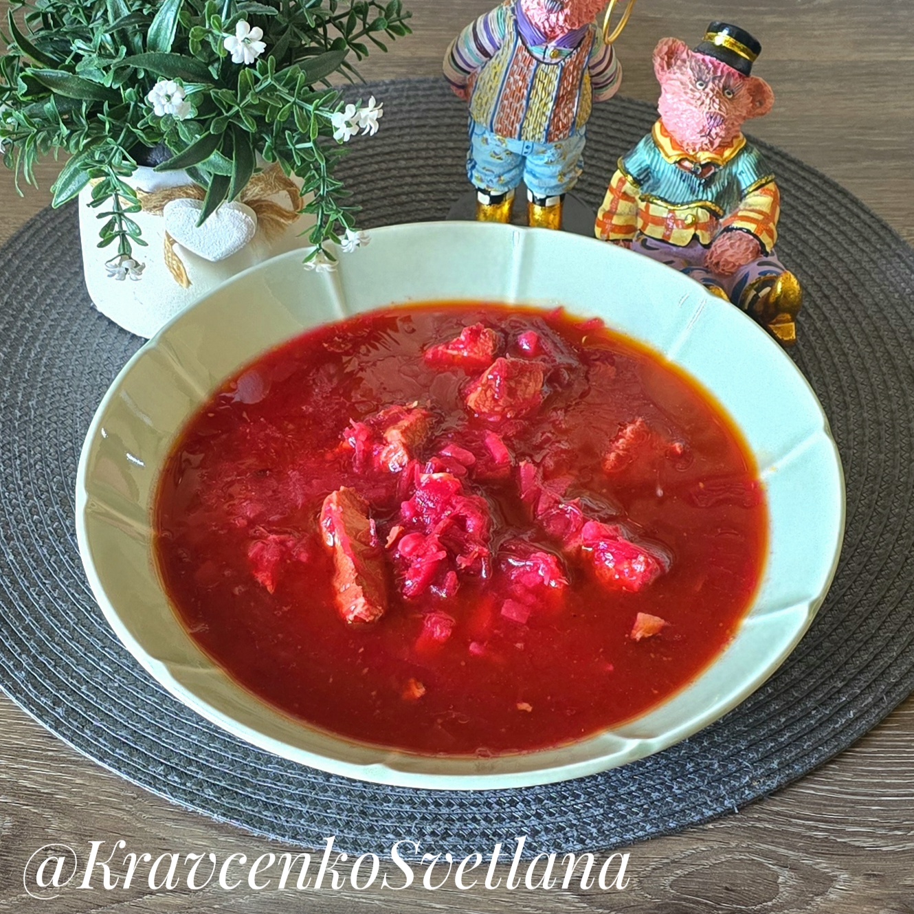 Борщ  на свиных косточках