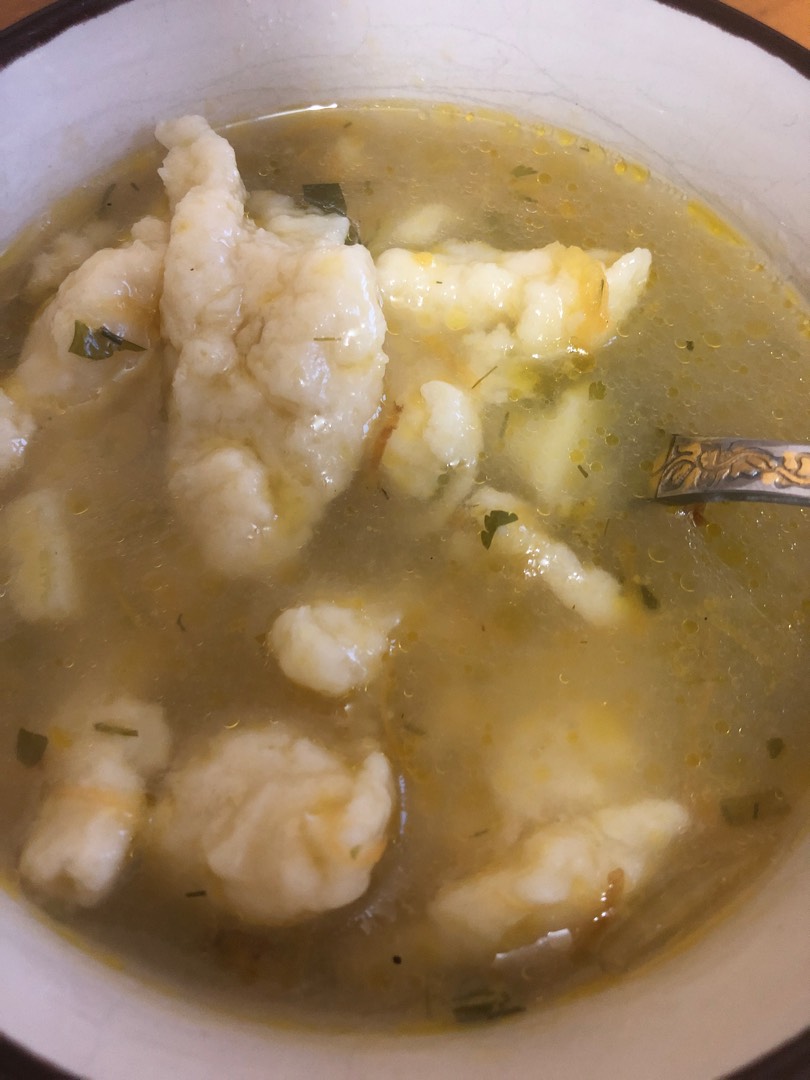 Куриный суп с "зелёными" клёцками
