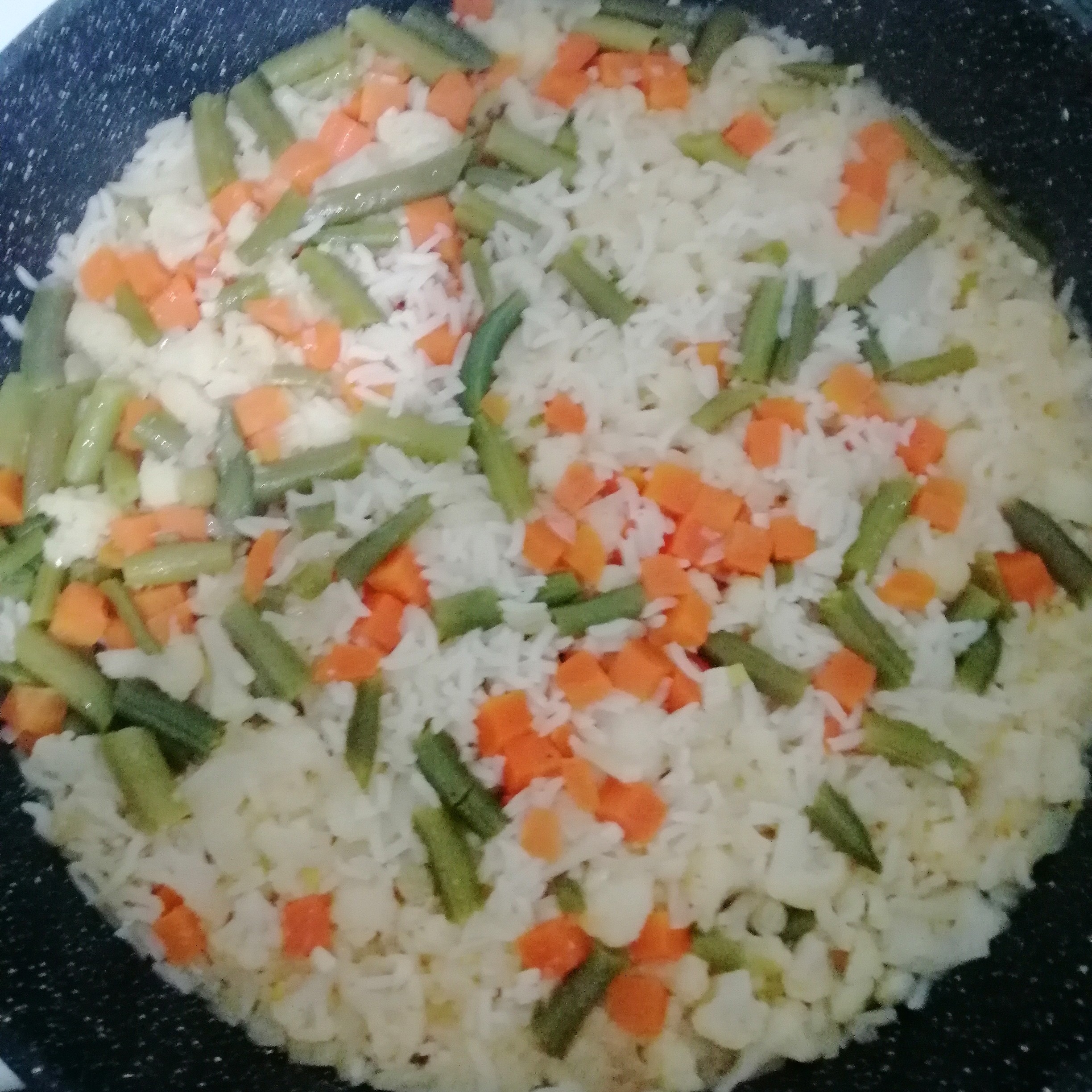 Рис с овощами и томатом